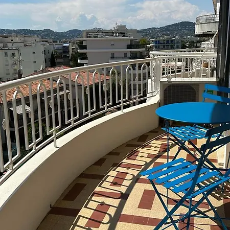 Апартаменты Good Location, Sunny Terrace, Beach And Shops At 4 Mn Антиб